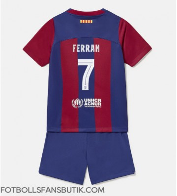 Barcelona Ferran Torres #7 Replika Hemmatröja Barn 2023-24 Kortärmad (+ Korta byxor)